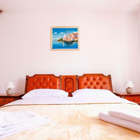 Family Silver Apartment ชิเบนิก ภายนอก รูปภาพ