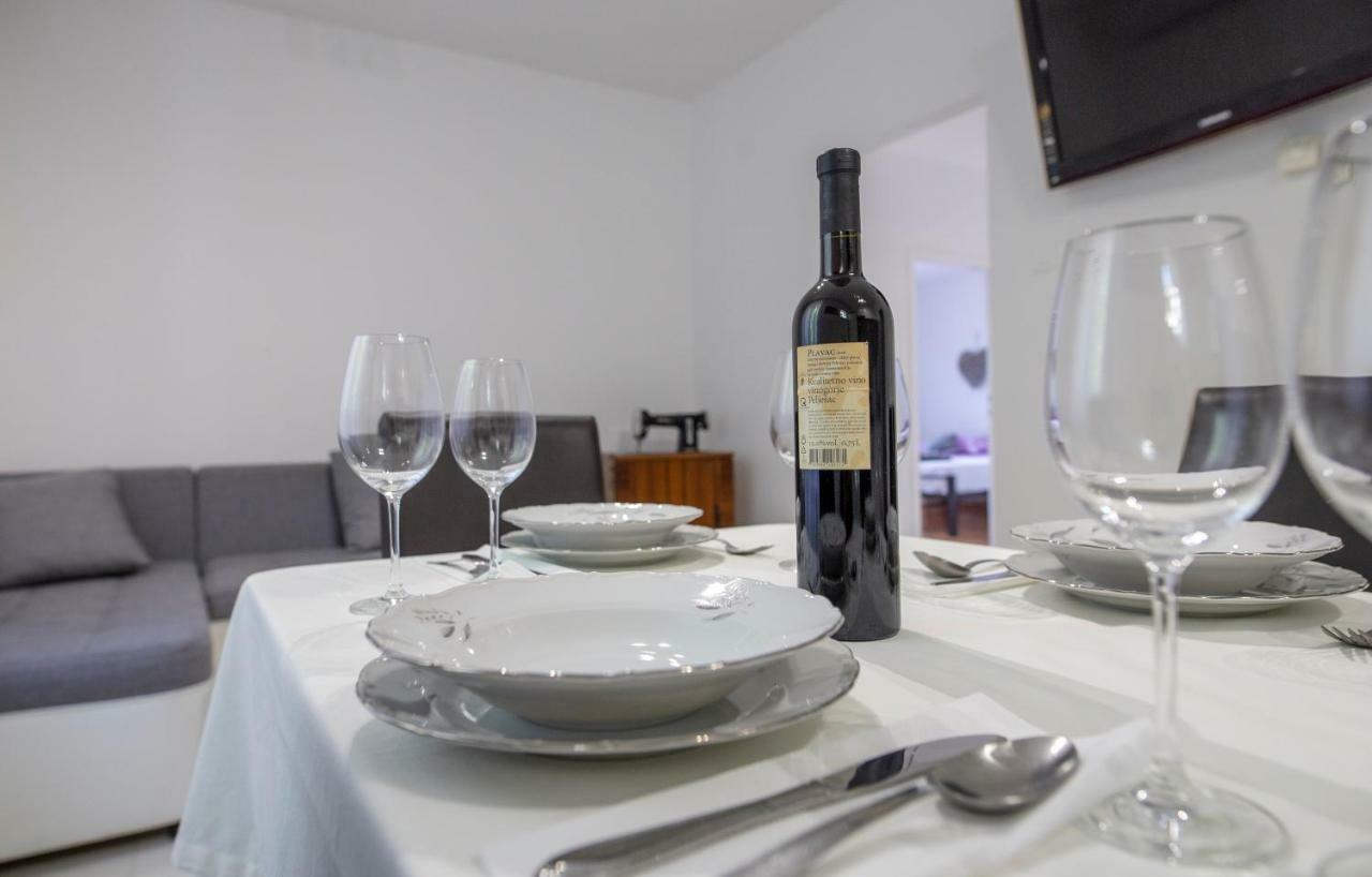 Family Silver Apartment ชิเบนิก ภายนอก รูปภาพ
