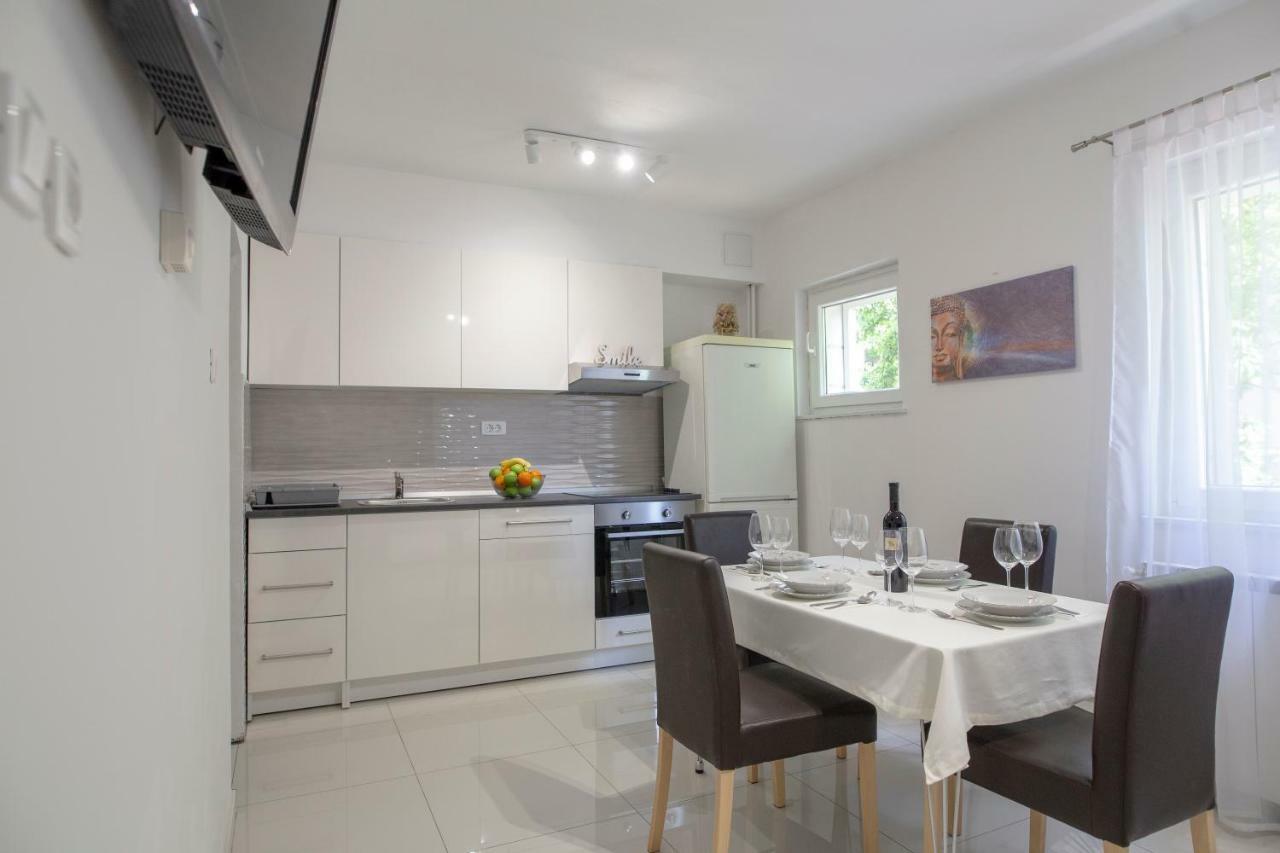 Family Silver Apartment ชิเบนิก ภายนอก รูปภาพ