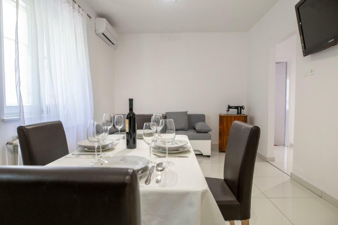 Family Silver Apartment ชิเบนิก ภายนอก รูปภาพ