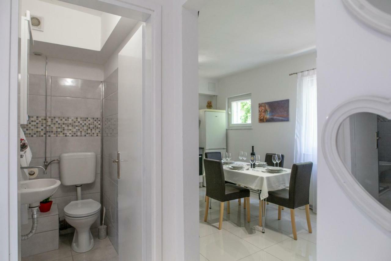 Family Silver Apartment ชิเบนิก ภายนอก รูปภาพ