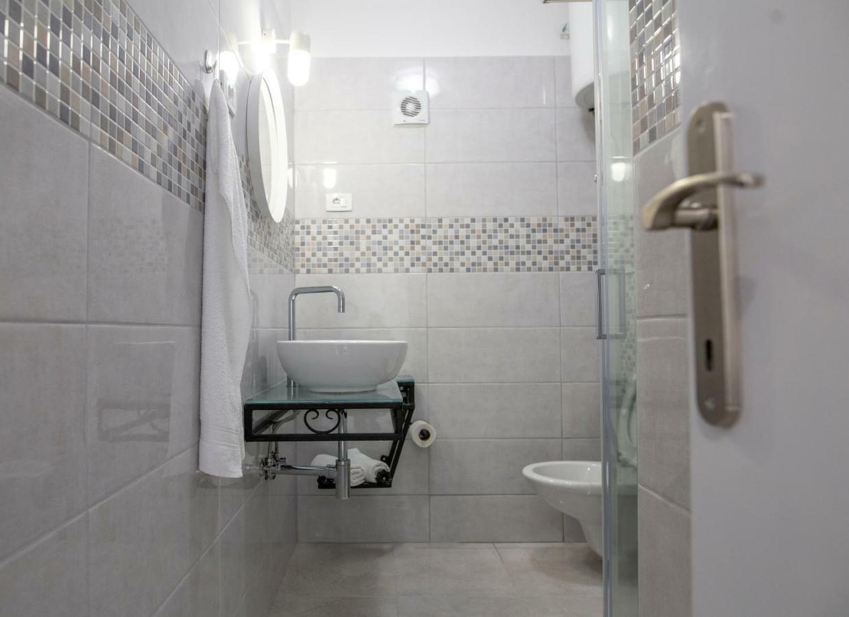 Family Silver Apartment ชิเบนิก ภายนอก รูปภาพ